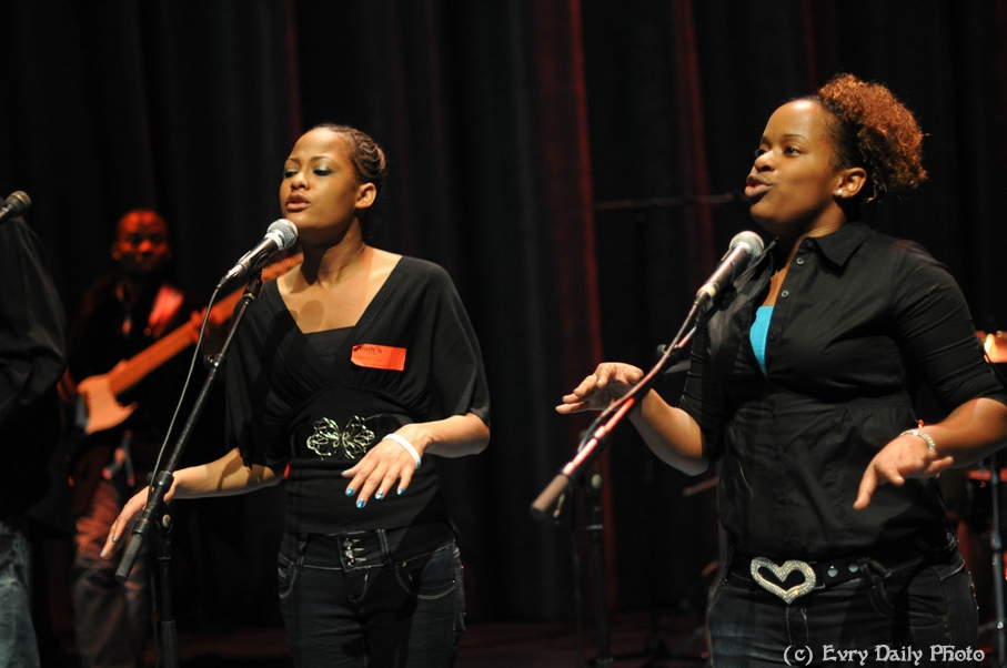 Evry Daily Photo - Telethon Evry 2010 - Concert Evry University Gospel - large - 5243390537.jpg